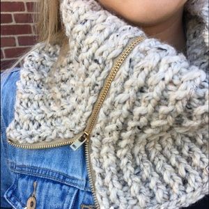 Handknit wool Cowl with zipper